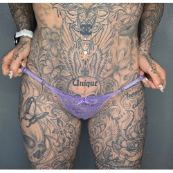 Violetter Spitzen String...